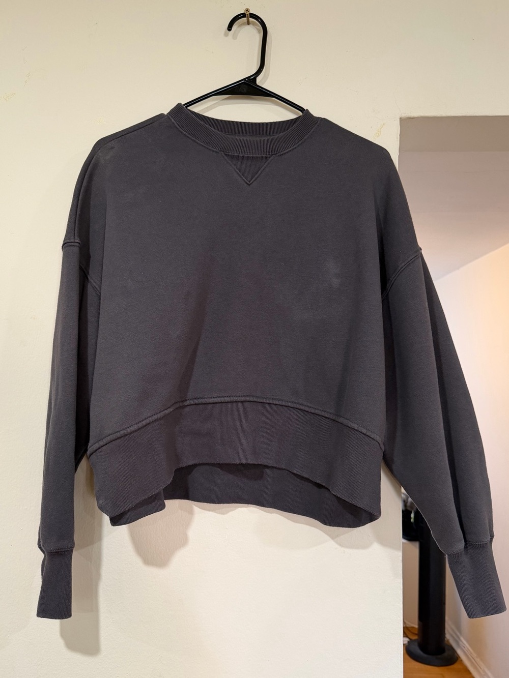 Abercrombie & Fitch Soft A&F Max Essentials Crewneck Sweatshirt Cropped Crewneck
